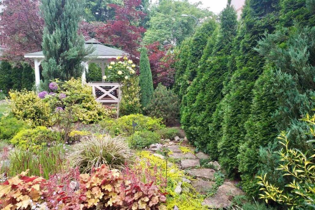Apartamento Hidden Gem Garden Cracovia Exterior foto